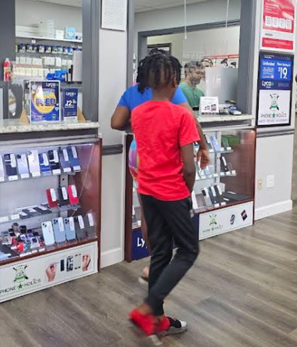 Phone-A-Holics repair counter